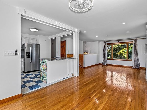 3rd image of 21 Cardosi Ct