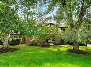 6674 Hills And Dales Rd NW, Canton, OH 44708