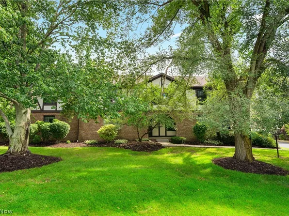 6674 Hills And Dales Rd NW, Canton, OH 44708