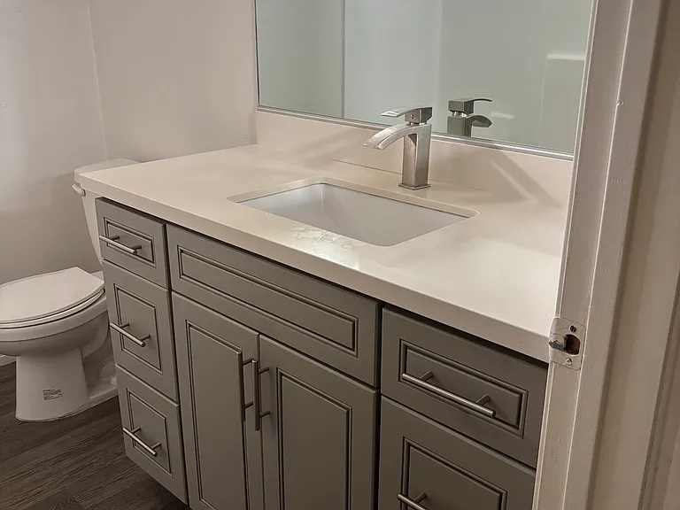 Del Rey Vista Apartments — Photo 9