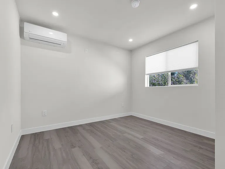 1575 Manning Ave — Photo 6