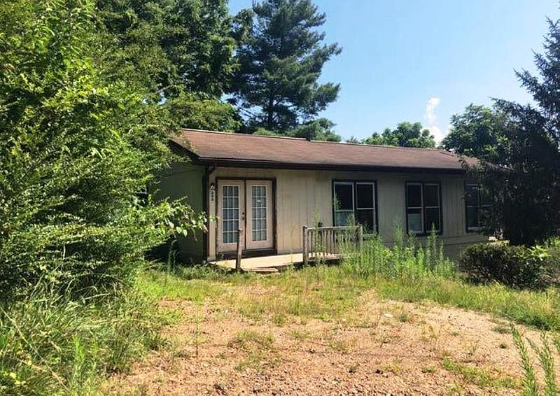 2nd image of 388 Forest Ave