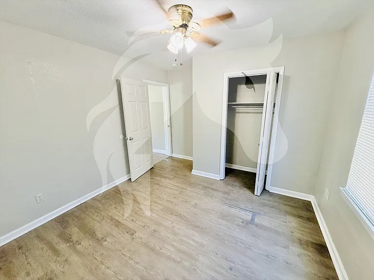 113 W Wabash Ave — Photo 9