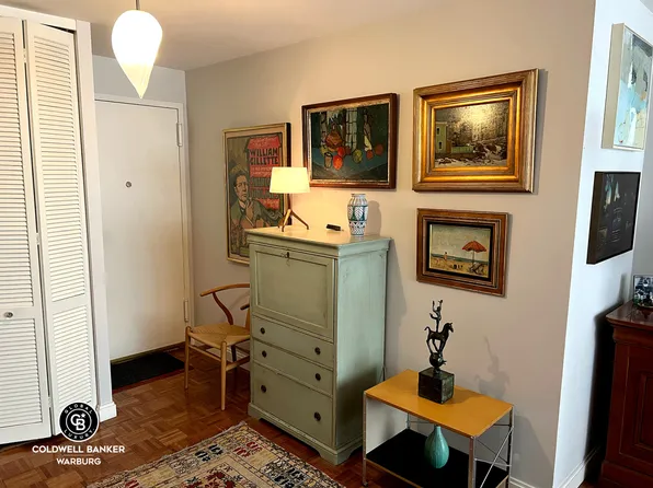 1065 Park Avenue image 7 of 11