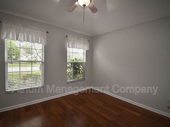 5th image of 105 N Weathersfield Ave