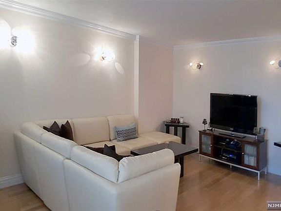 3rd image of 300 Winston Dr APT 407