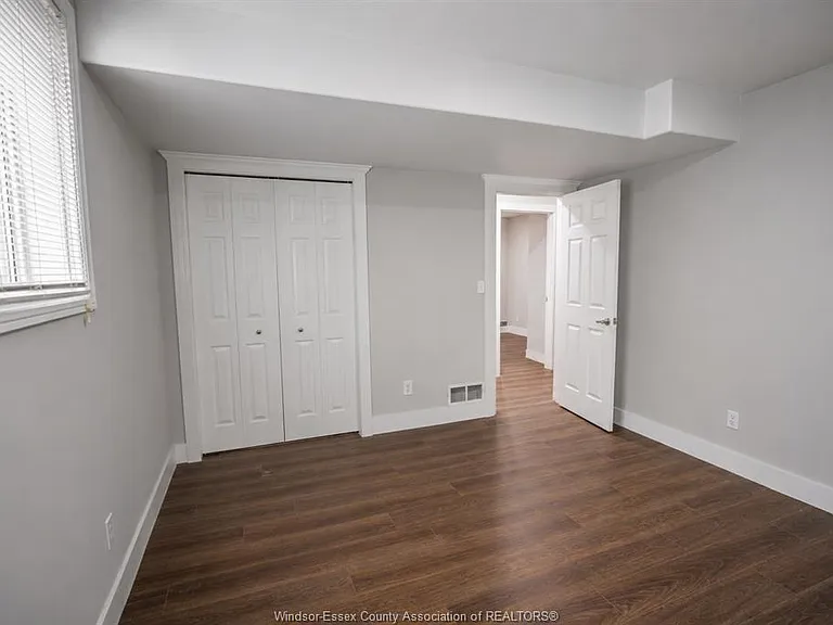569 Cabana Rd E #LOWER — Photo 8