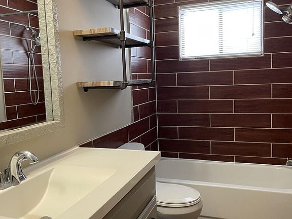 4th image of 4979 Lyle Rd