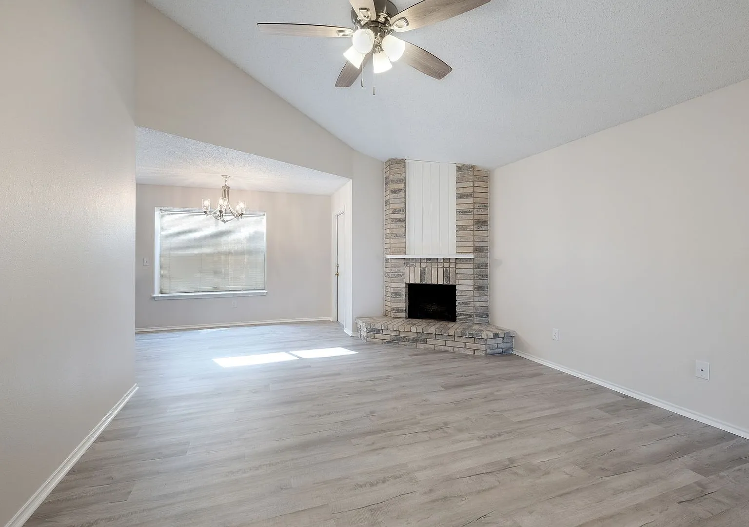 Charming 3-Bedroom Near Randolph AFB — Photo 2