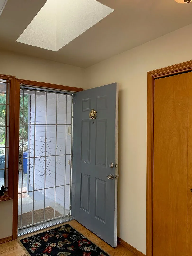 Well maintained 3 bed 2 bath rambler home in quiet Zenith neighborhood in Des Moines — Photo 3