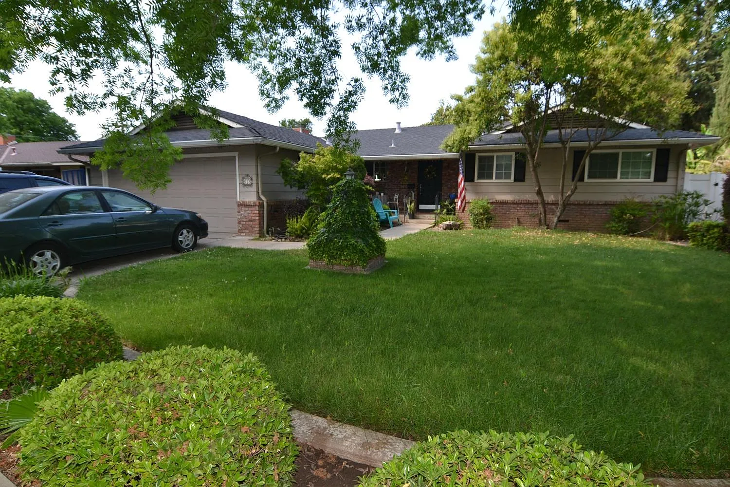613 Amber St photo 1