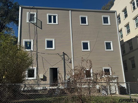2nd image of 1039 Park Ave