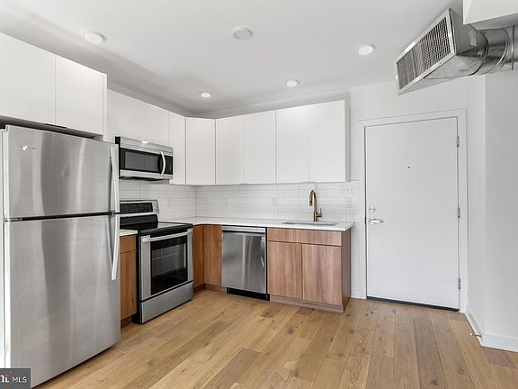 3rd image of 1416-22 Frankford Ave #403
