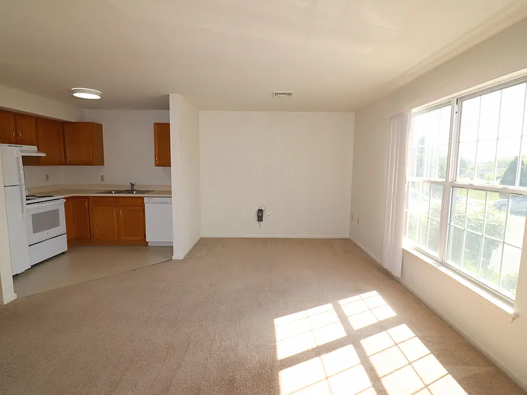 812 W Main St #4 — Photo 5