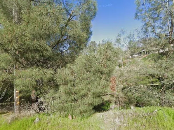 8745 Hautly Ln, Valley Springs, CA 95252