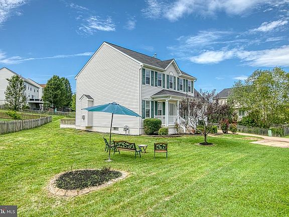 5th image of 10 Abington Ct