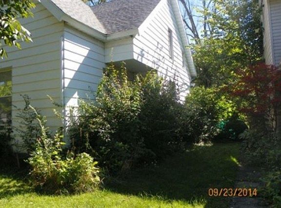 2nd image of 223 Park Ave