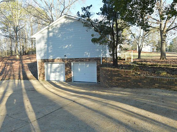 4th image of 420 Hodgens Dr