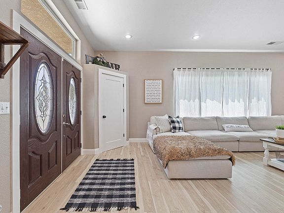 4th image of 20661 Lower Hillview Dr