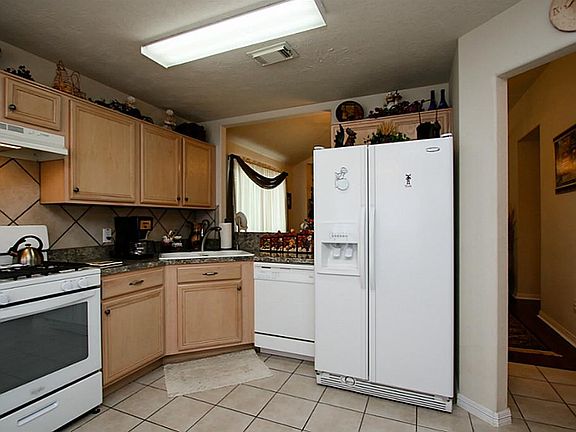 4th image of 32611 Westwood Square East Dr