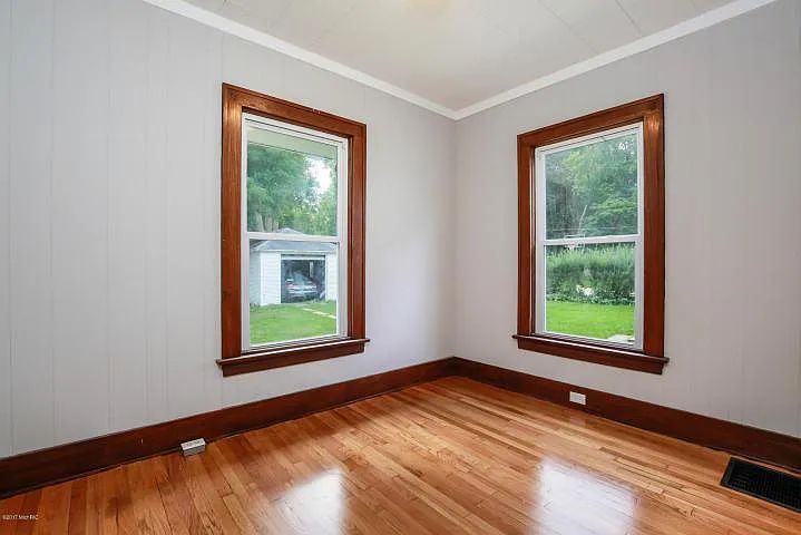 2042 Francis Ave SE — Photo 11