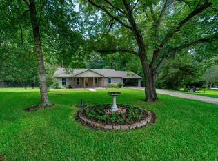 5 Hickory Ln, Dayton, TX 77535