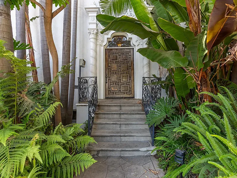 8491 Fountain Ave — Photo 43