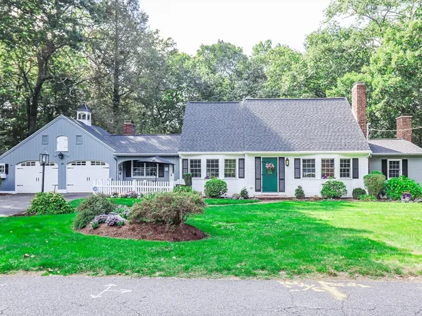 14 Raymond Dr, Wilbraham, MA 01095