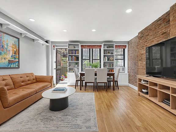 3rd image of 148 W 94th St Unit Garden