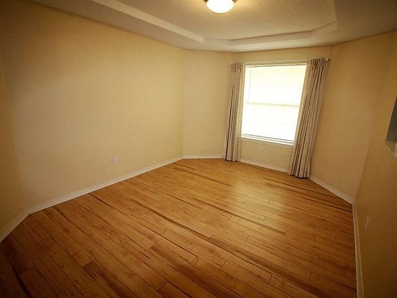 3rd image of 1420 Little Creek Dr