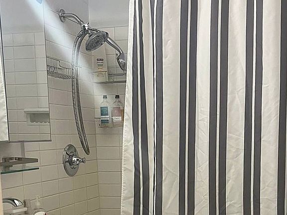 5th image of 135 E 54th St APT 4M