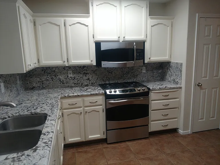 1584 Fallbrook Ave — Photo 3