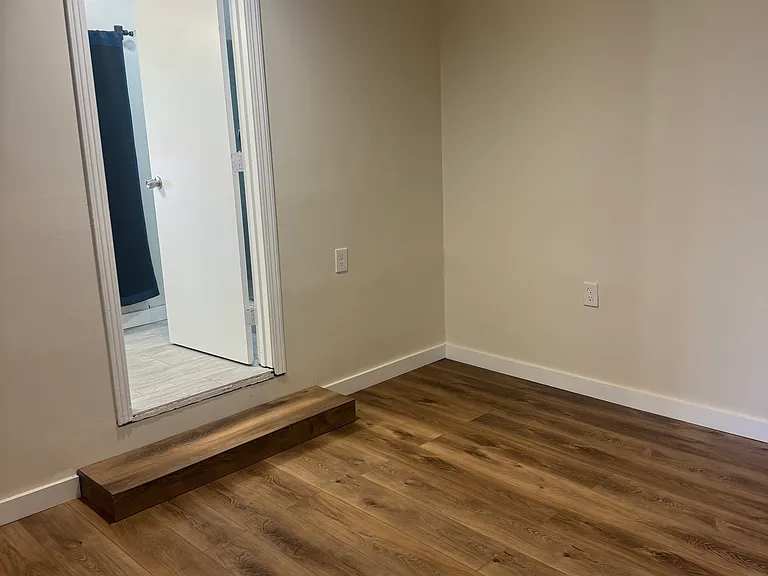 2355 Humphrey Ave — Photo 16