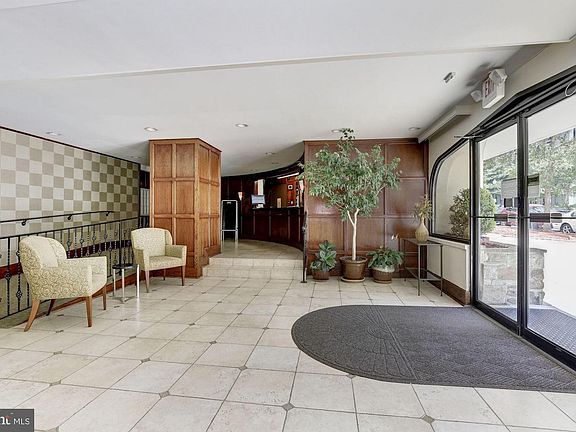 5th image of 922 24th St NW APT 115