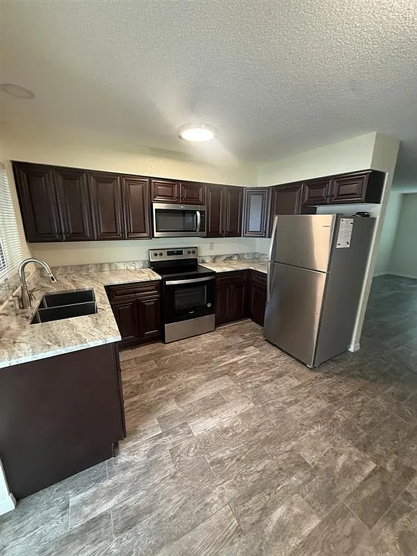 2 bed, 900 sqft, $1,895 — Photo 3