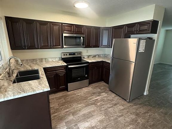 3rd image of 3072 Jennings Dr