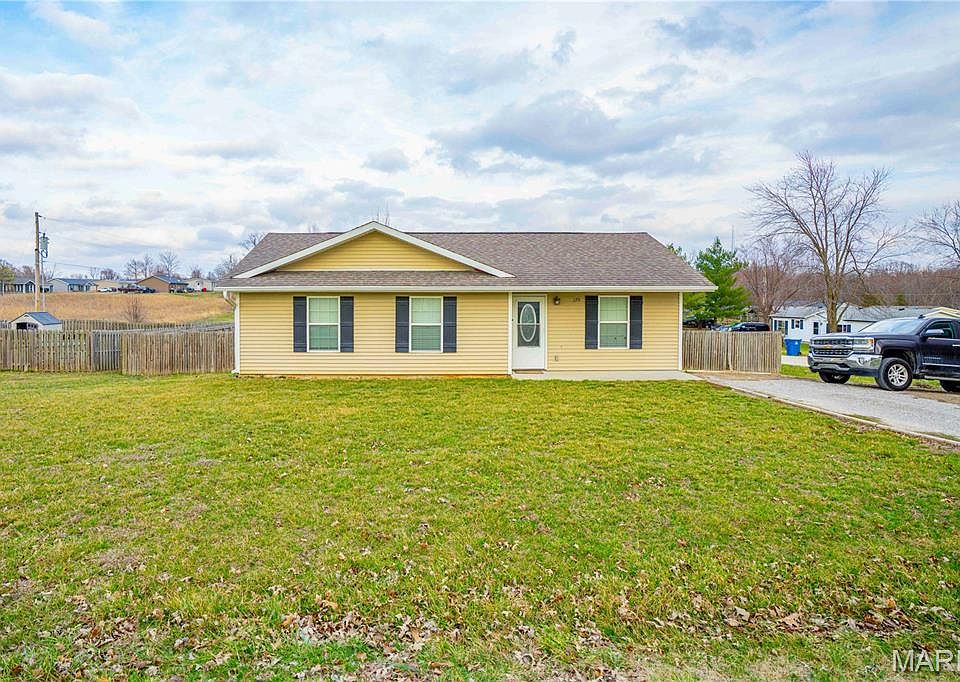 1st image of 170 Cypress Dr