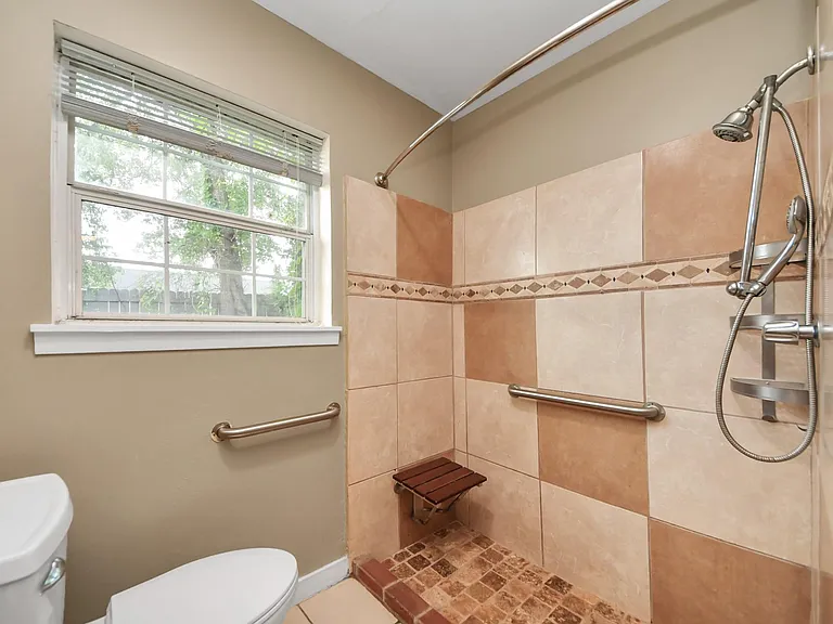 811 Hillcrest Dr — Photo 19