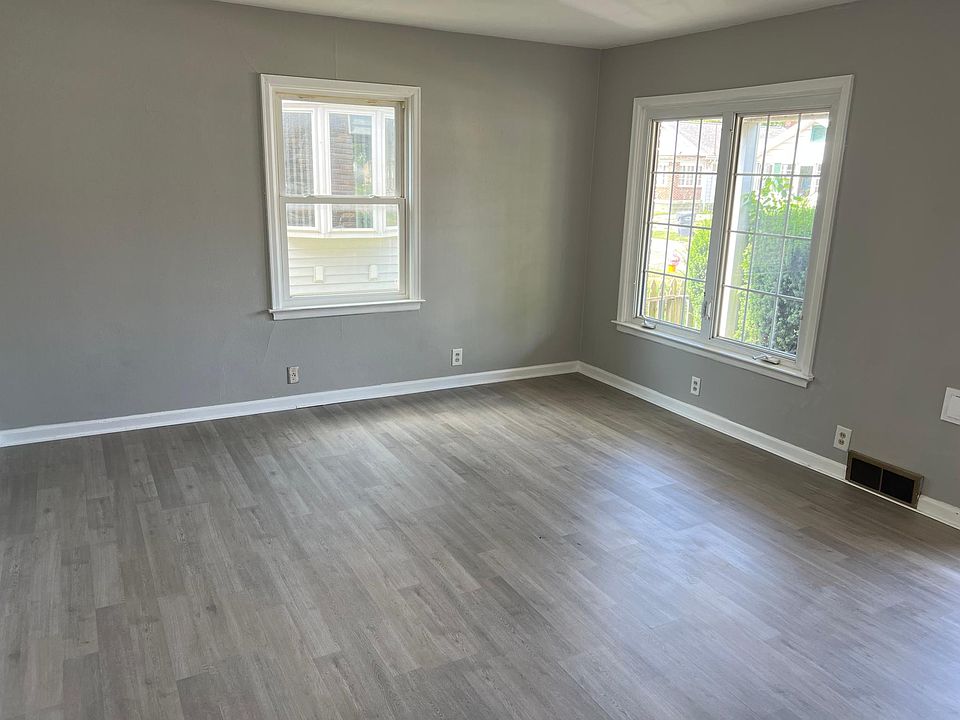 2nd image of 2722 Jefferson St #1