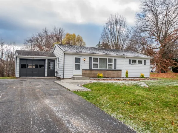 11 Gene Dr, Rochester, NY 14624