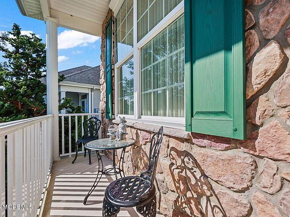 5th image of 28 Pond View Circle