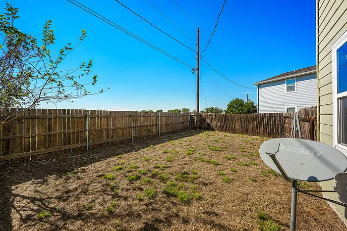 3 bed, 2.0 bath, 1188 sqft, $1,495 — Photo 3
