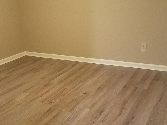 5th image of 512 W 26th St
