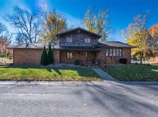 600 W Miller Dr, Staunton, IL