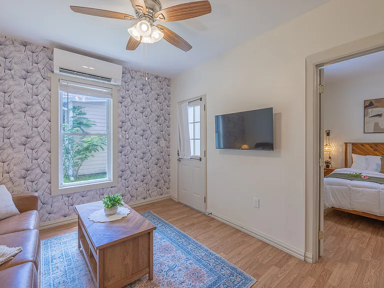 313 W Maple St #1 — Photo 10