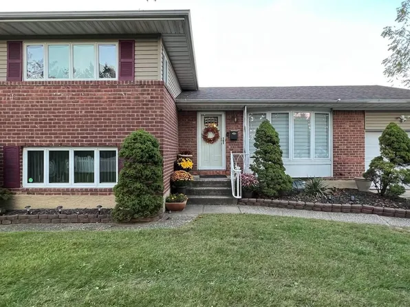 462 Commack Road, Commack, NY 11725