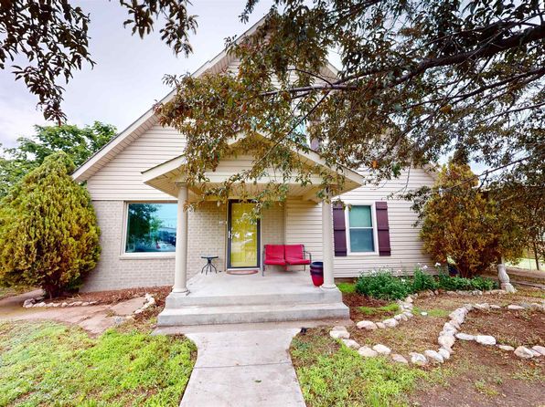 216 S Locust St, Shattuck, OK 73858