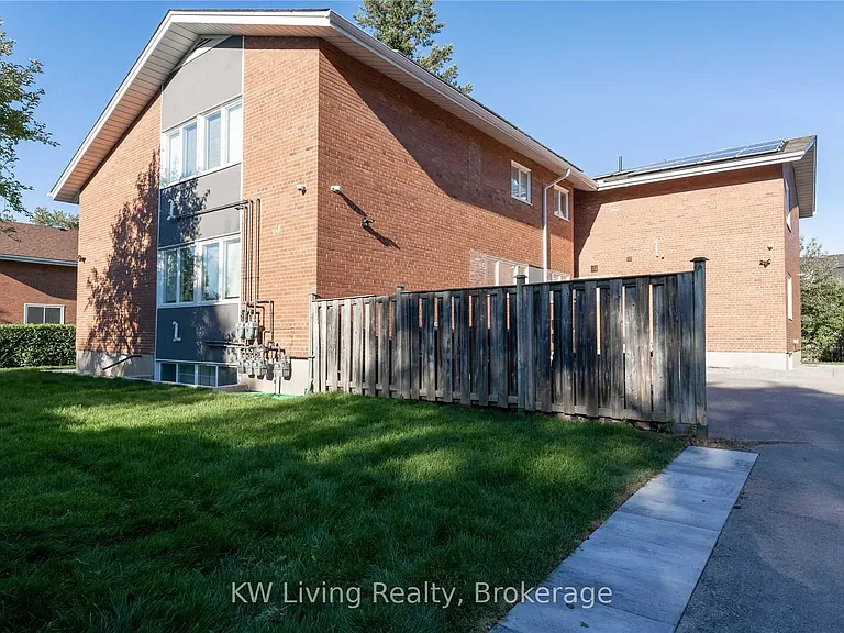 64 Overton Cres #4 — Photo 12