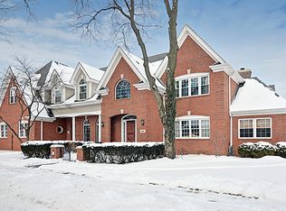 142 S Kenmore Ave, Elmhurst, IL 60126