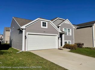 8570 Chippewa River Dr, Fowlerville, MI 48836